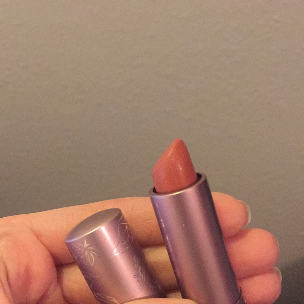 100% pure cocoa matte lipstick in sandstone